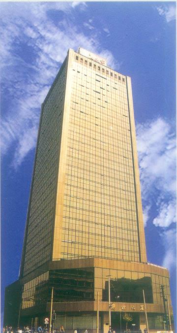 建筑幕墻設(shè)計(jì)安裝施工公司，山東泰信幕墻。（上海聯(lián)誼大廈）