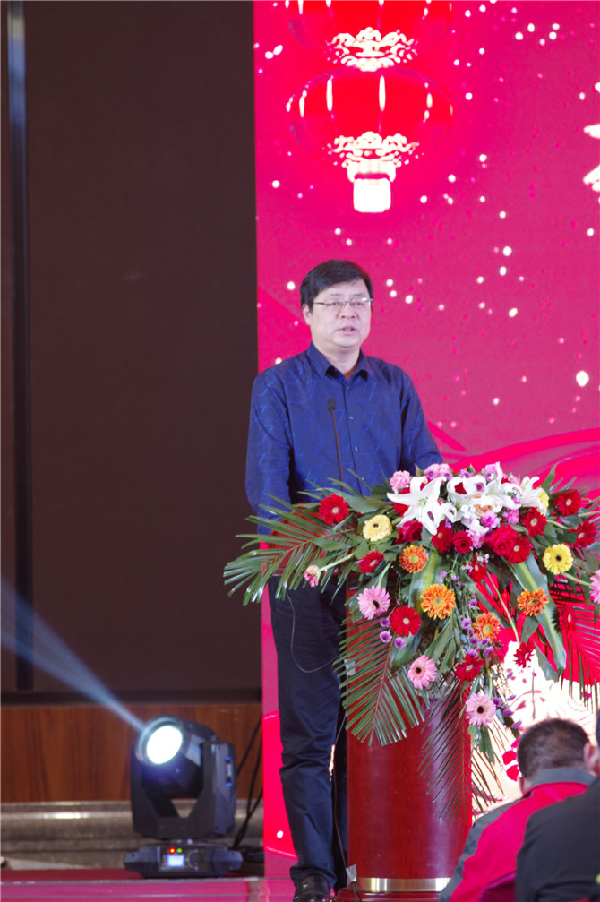 協(xié)會秘書長潘殿敏先生主持泰安市幕墻工程協(xié)會年會