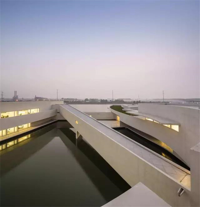 江蘇淮安實聯(lián)化工廠水上建筑（阿爾瓦羅.西扎）3