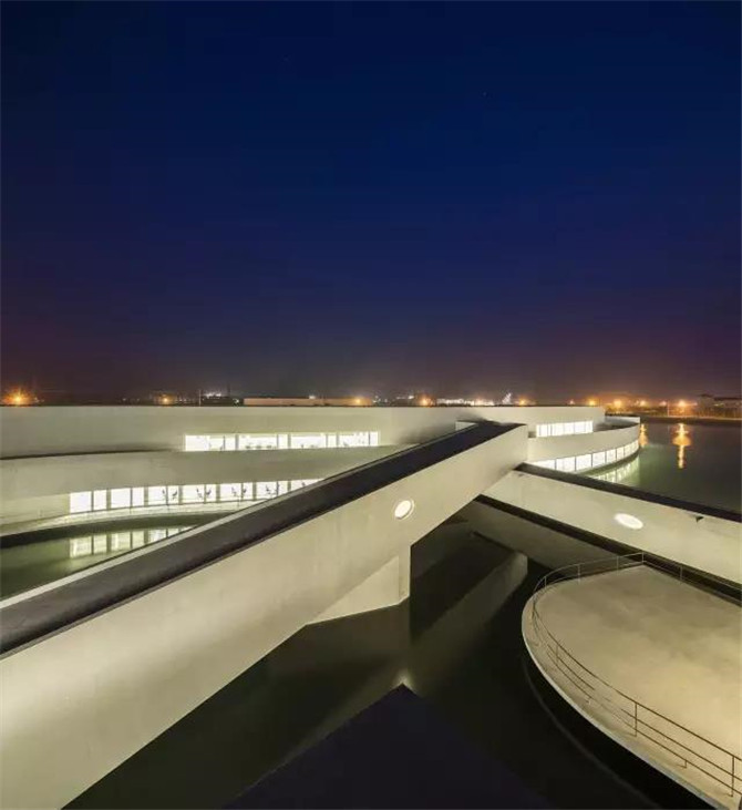 江蘇淮安實聯(lián)化工廠水上建筑（阿爾瓦羅.西扎）4