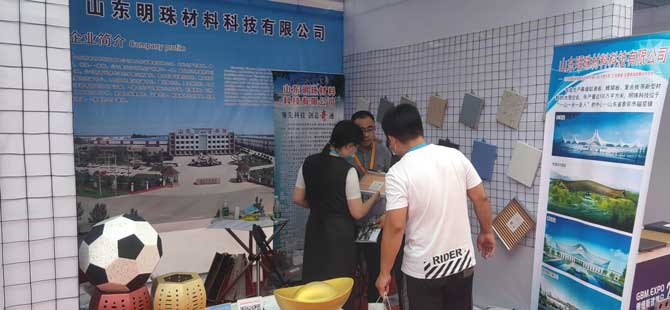 明珠科技總經(jīng)理杜敏利親自帶隊(duì)的參展團(tuán)隊(duì)為每一位到訪人員提供熱情細(xì)致的服務(wù)6